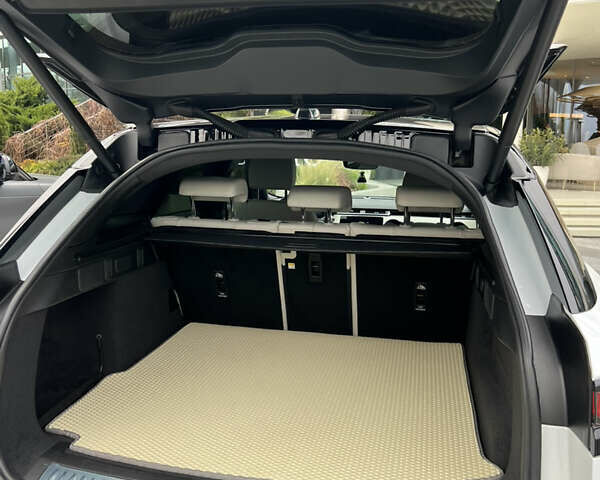 Білий Ленд Ровер Рендж Ровер Велар, об'ємом двигуна 2 л та пробігом 40 тис. км за 67000 $, фото 25 на Automoto.ua