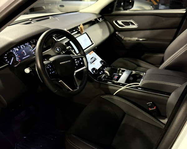 Білий Ленд Ровер Рендж Ровер Велар, об'ємом двигуна 2 л та пробігом 44 тис. км за 60000 $, фото 9 на Automoto.ua