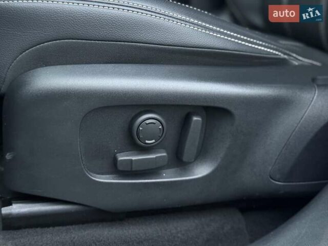 Белый Ленд Ровер Рендж Ровер Велар, объемом двигателя 2 л и пробегом 65 тыс. км за 54900 $, фото 21 на Automoto.ua