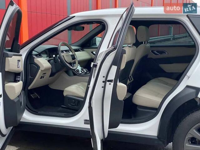 Белый Ленд Ровер Рендж Ровер Велар, объемом двигателя 2 л и пробегом 45 тыс. км за 64999 $, фото 54 на Automoto.ua