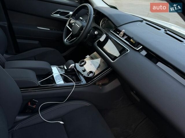 Білий Ленд Ровер Рендж Ровер Велар, об'ємом двигуна 2 л та пробігом 52 тис. км за 55000 $, фото 12 на Automoto.ua