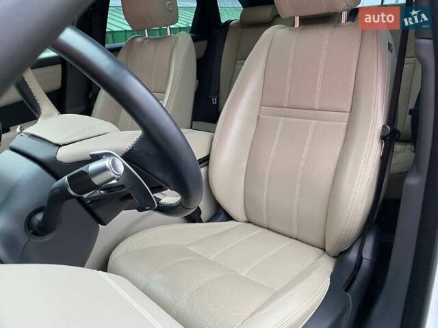 Белый Ленд Ровер Рендж Ровер Велар, объемом двигателя 2 л и пробегом 45 тыс. км за 64999 $, фото 27 на Automoto.ua