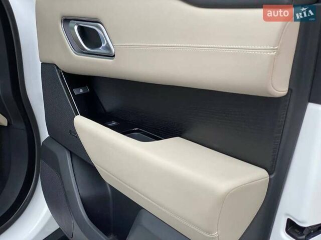 Белый Ленд Ровер Рендж Ровер Велар, объемом двигателя 2 л и пробегом 45 тыс. км за 64999 $, фото 43 на Automoto.ua