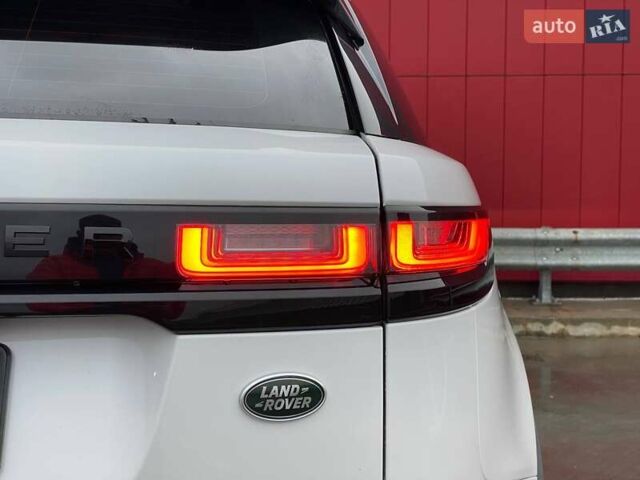 Белый Ленд Ровер Рендж Ровер Велар, объемом двигателя 2 л и пробегом 45 тыс. км за 64999 $, фото 74 на Automoto.ua