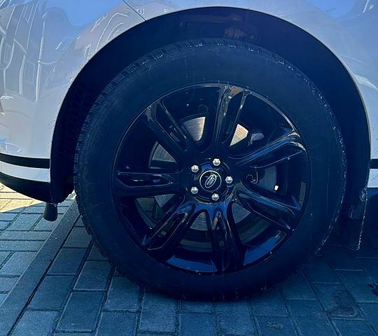 Белый Ленд Ровер Рендж Ровер Велар, объемом двигателя 2 л и пробегом 40 тыс. км за 50000 $, фото 6 на Automoto.ua