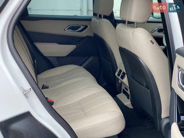 Белый Ленд Ровер Рендж Ровер Велар, объемом двигателя 2 л и пробегом 45 тыс. км за 64999 $, фото 58 на Automoto.ua