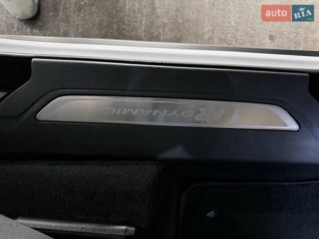 Ленд Ровер Рендж Ровер Велар 2022 в Киеве на Automoto.ua Белый Ленд Ровер Рендж Ровер Велар, объемом двигателя 2 л и пробегом 45 тыс. км за 68500 $, фото 9 на Automoto.ua