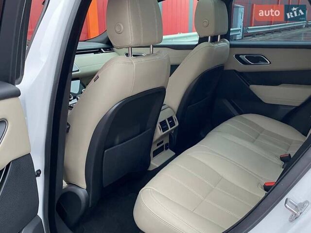 Белый Ленд Ровер Рендж Ровер Велар, объемом двигателя 2 л и пробегом 45 тыс. км за 64999 $, фото 60 на Automoto.ua