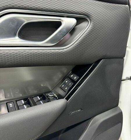 Белый Ленд Ровер Рендж Ровер Велар, объемом двигателя 2 л и пробегом 20 тыс. км за 45999 $, фото 26 на Automoto.ua