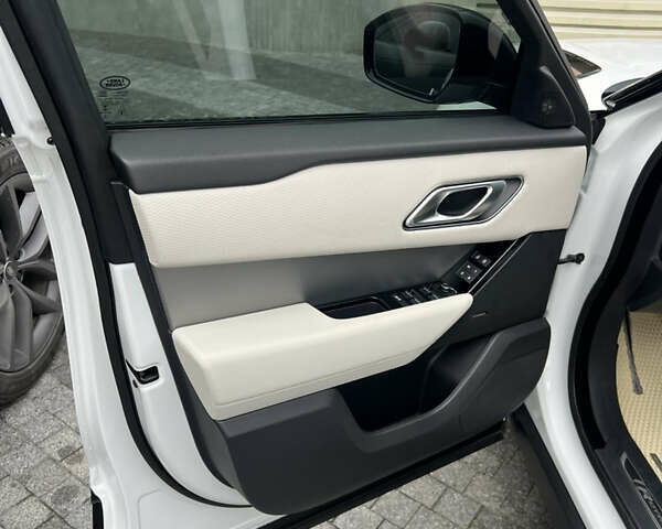 Білий Ленд Ровер Рендж Ровер Велар, об'ємом двигуна 2 л та пробігом 40 тис. км за 67000 $, фото 29 на Automoto.ua