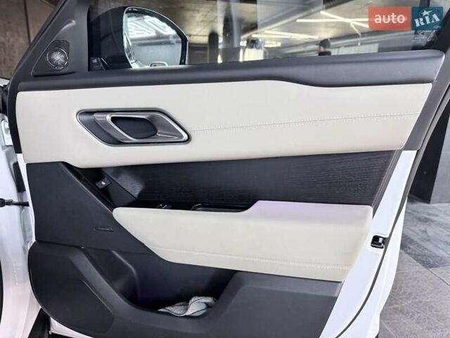 Ленд Ровер Рендж Ровер Велар 2022 в Киеве на Automoto.ua Белый Ленд Ровер Рендж Ровер Велар, объемом двигателя 2 л и пробегом 45 тыс. км за 68500 $, фото 15 на Automoto.ua
