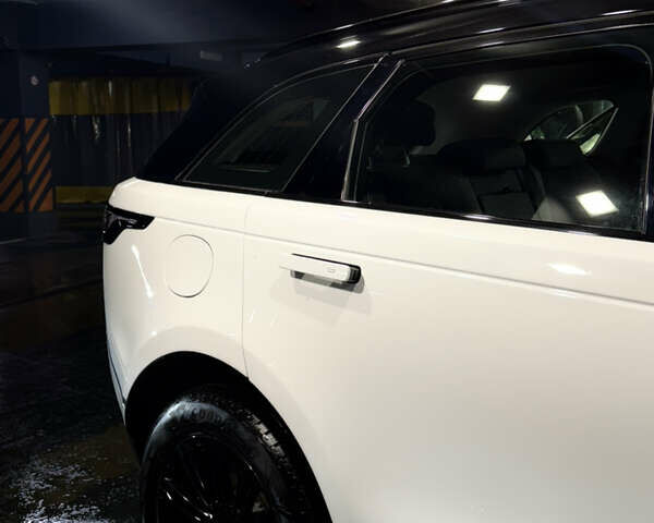 Білий Ленд Ровер Рендж Ровер Велар, об'ємом двигуна 2 л та пробігом 44 тис. км за 60000 $, фото 3 на Automoto.ua