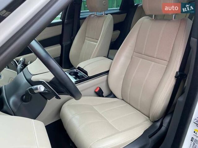 Белый Ленд Ровер Рендж Ровер Велар, объемом двигателя 2 л и пробегом 45 тыс. км за 64999 $, фото 28 на Automoto.ua