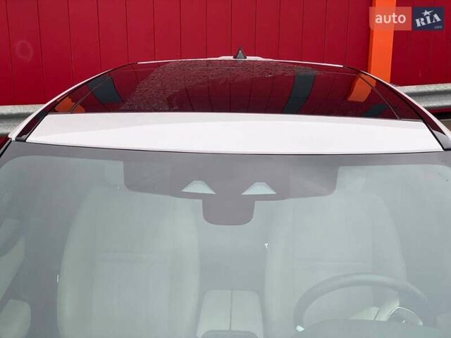 Белый Ленд Ровер Рендж Ровер Велар, объемом двигателя 2 л и пробегом 45 тыс. км за 64999 $, фото 80 на Automoto.ua