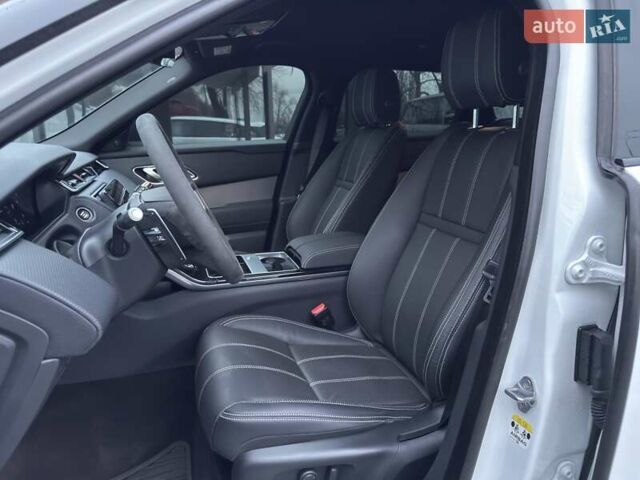 Белый Ленд Ровер Рендж Ровер Велар, объемом двигателя 2 л и пробегом 65 тыс. км за 54900 $, фото 20 на Automoto.ua