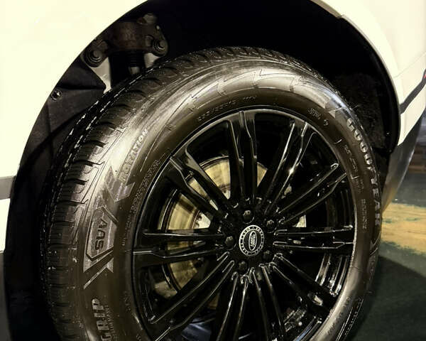 Білий Ленд Ровер Рендж Ровер Велар, об'ємом двигуна 2 л та пробігом 44 тис. км за 60000 $, фото 7 на Automoto.ua