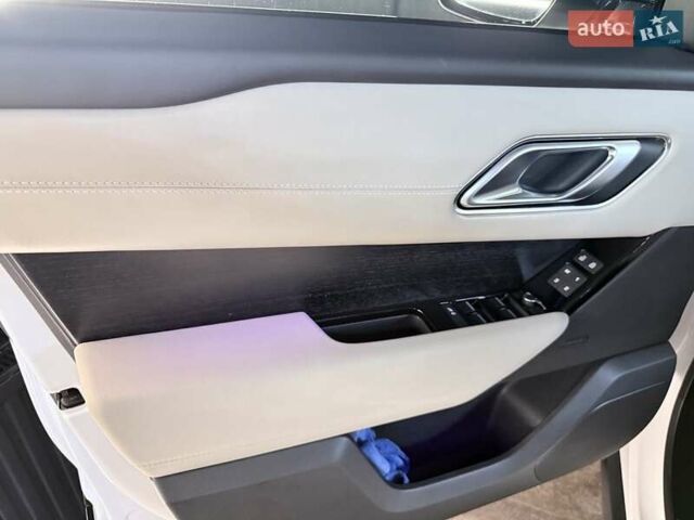 Ленд Ровер Рендж Ровер Велар 2022 в Киеве на Automoto.ua Белый Ленд Ровер Рендж Ровер Велар, объемом двигателя 2 л и пробегом 45 тыс. км за 68500 $, фото 6 на Automoto.ua