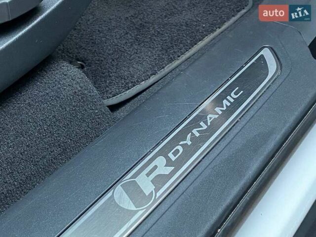 Белый Ленд Ровер Рендж Ровер Велар, объемом двигателя 2 л и пробегом 45 тыс. км за 64999 $, фото 61 на Automoto.ua