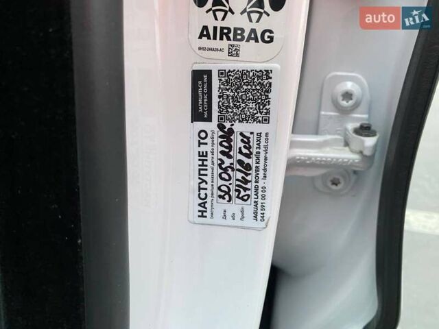 Белый Ленд Ровер Рендж Ровер Велар, объемом двигателя 2 л и пробегом 45 тыс. км за 64999 $, фото 66 на Automoto.ua