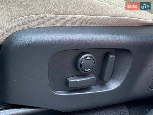 Белый Ленд Ровер Рендж Ровер Велар, объемом двигателя 2 л и пробегом 45 тыс. км за 64999 $, фото 52 на Automoto.ua