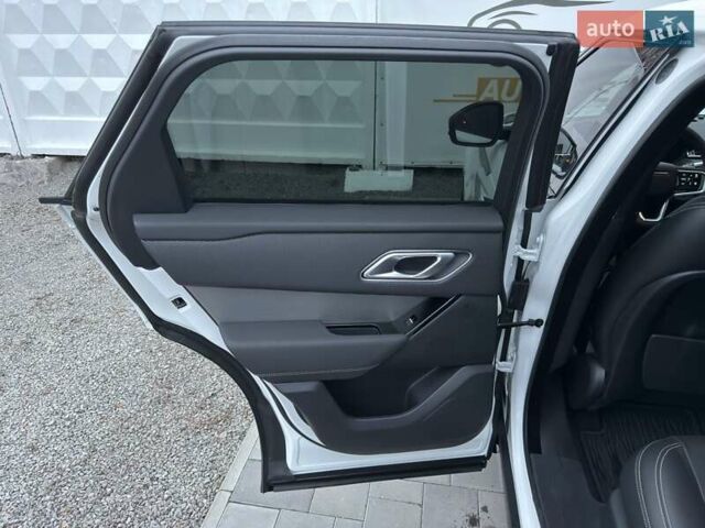 Белый Ленд Ровер Рендж Ровер Велар, объемом двигателя 2 л и пробегом 65 тыс. км за 54900 $, фото 29 на Automoto.ua