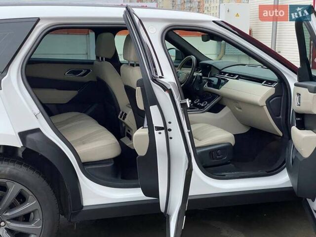 Белый Ленд Ровер Рендж Ровер Велар, объемом двигателя 2 л и пробегом 45 тыс. км за 64999 $, фото 55 на Automoto.ua