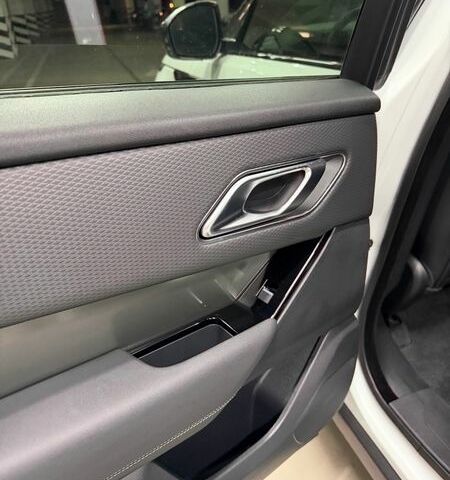 Белый Ленд Ровер Рендж Ровер Велар, объемом двигателя 2 л и пробегом 20 тыс. км за 45999 $, фото 22 на Automoto.ua