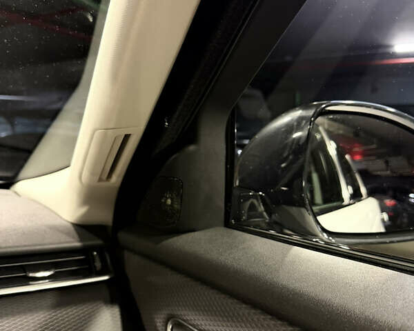 Білий Ленд Ровер Рендж Ровер Велар, об'ємом двигуна 2 л та пробігом 44 тис. км за 60000 $, фото 12 на Automoto.ua