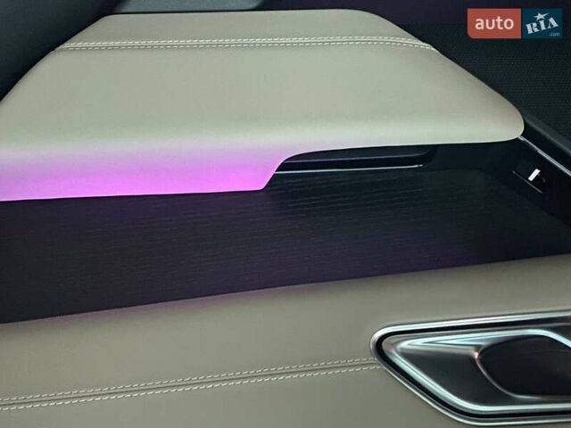 Белый Ленд Ровер Рендж Ровер Велар, объемом двигателя 2 л и пробегом 45 тыс. км за 64999 $, фото 47 на Automoto.ua