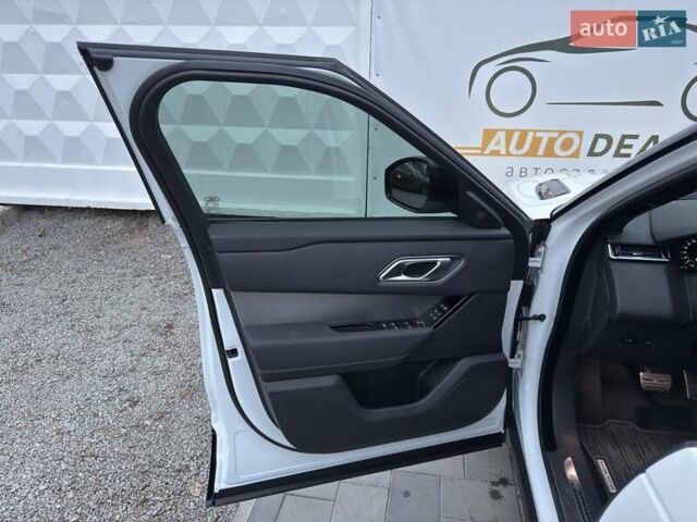 Белый Ленд Ровер Рендж Ровер Велар, объемом двигателя 2 л и пробегом 65 тыс. км за 54900 $, фото 16 на Automoto.ua