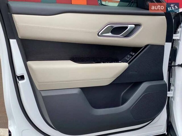 Белый Ленд Ровер Рендж Ровер Велар, объемом двигателя 2 л и пробегом 45 тыс. км за 64999 $, фото 39 на Automoto.ua