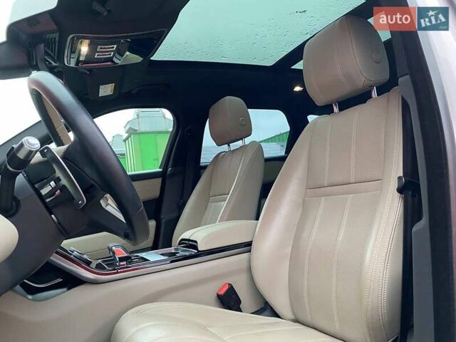 Белый Ленд Ровер Рендж Ровер Велар, объемом двигателя 2 л и пробегом 45 тыс. км за 64999 $, фото 24 на Automoto.ua