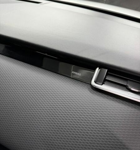 Белый Ленд Ровер Рендж Ровер Велар, объемом двигателя 2 л и пробегом 20 тыс. км за 45999 $, фото 16 на Automoto.ua