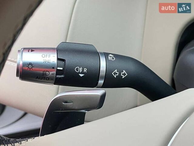 Белый Ленд Ровер Рендж Ровер Велар, объемом двигателя 2 л и пробегом 45 тыс. км за 64999 $, фото 29 на Automoto.ua