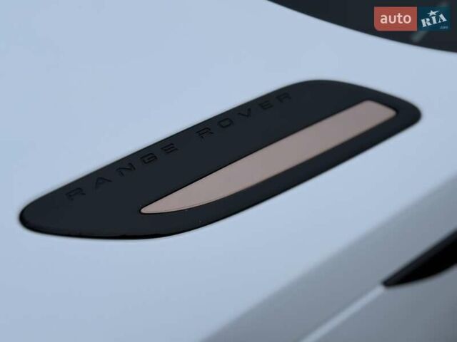 Белый Ленд Ровер Рендж Ровер Велар, объемом двигателя 2 л и пробегом 65 тыс. км за 54900 $, фото 3 на Automoto.ua