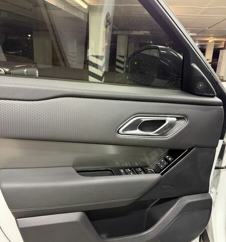 Белый Ленд Ровер Рендж Ровер Велар, объемом двигателя 2 л и пробегом 20 тыс. км за 45999 $, фото 25 на Automoto.ua