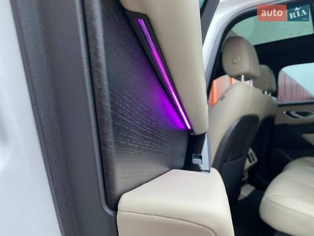 Белый Ленд Ровер Рендж Ровер Велар, объемом двигателя 2 л и пробегом 45 тыс. км за 64999 $, фото 46 на Automoto.ua