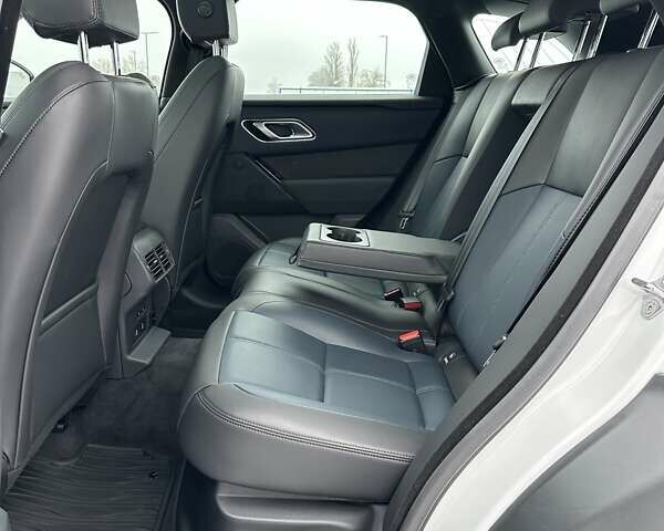 Белый Ленд Ровер Рендж Ровер Велар, объемом двигателя 2 л и пробегом 16 тыс. км за 83900 $, фото 21 на Automoto.ua