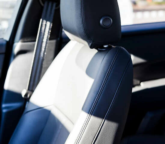 Білий Ленд Ровер Рендж Ровер Велар, об'ємом двигуна 2 л та пробігом 57 тис. км за 63999 $, фото 10 на Automoto.ua