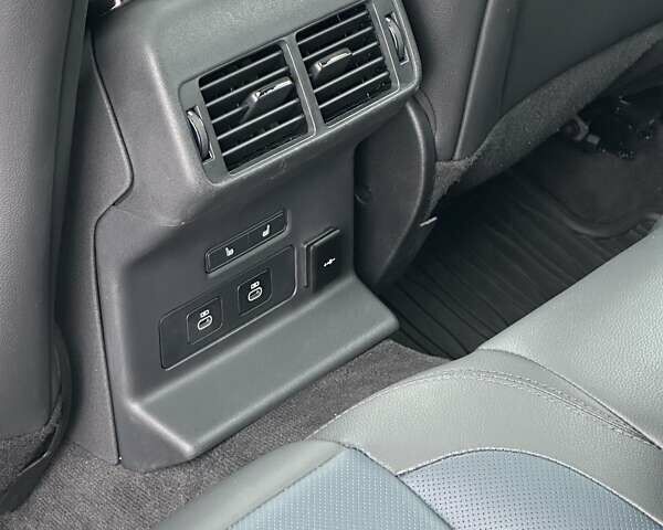 Белый Ленд Ровер Рендж Ровер Велар, объемом двигателя 2 л и пробегом 16 тыс. км за 83900 $, фото 22 на Automoto.ua