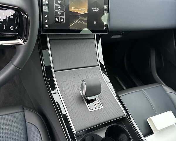 Белый Ленд Ровер Рендж Ровер Велар, объемом двигателя 2 л и пробегом 16 тыс. км за 83900 $, фото 18 на Automoto.ua