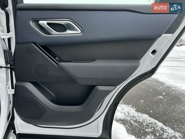 Белый Ленд Ровер Рендж Ровер Велар, объемом двигателя 2 л и пробегом 16 тыс. км за 83900 $, фото 27 на Automoto.ua