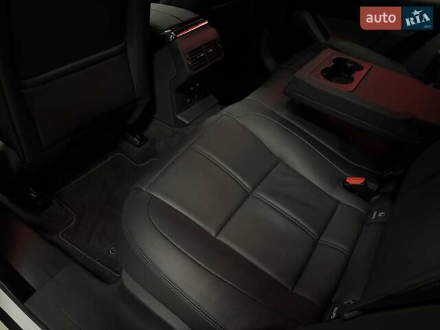 Білий Ленд Ровер Рендж Ровер Велар, об'ємом двигуна 2 л та пробігом 1 тис. км за 94500 $, фото 53 на Automoto.ua