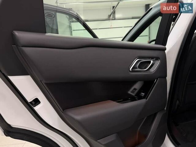 Білий Ленд Ровер Рендж Ровер Велар, об'ємом двигуна 2 л та пробігом 1 тис. км за 94500 $, фото 49 на Automoto.ua