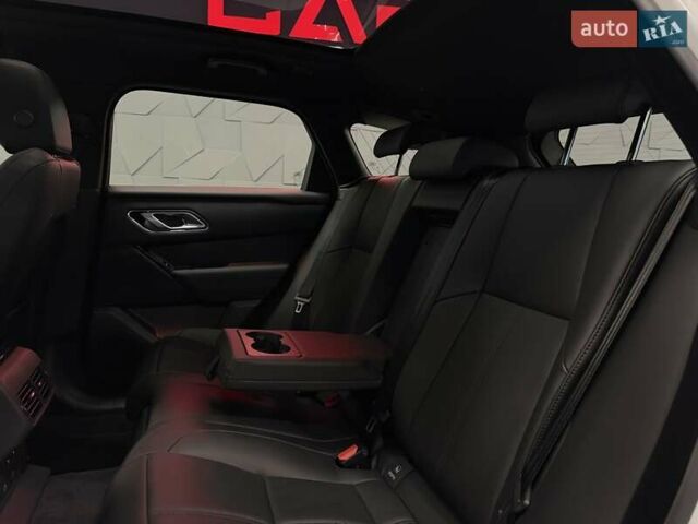 Білий Ленд Ровер Рендж Ровер Велар, об'ємом двигуна 2 л та пробігом 1 тис. км за 94500 $, фото 52 на Automoto.ua