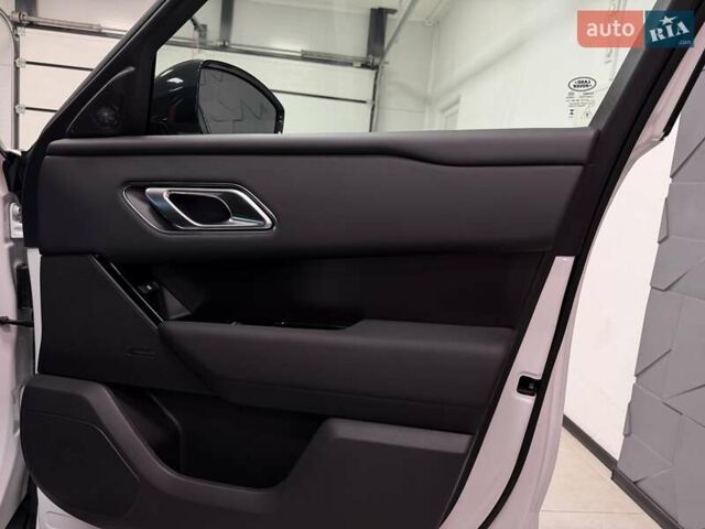 Білий Ленд Ровер Рендж Ровер Велар, об'ємом двигуна 2 л та пробігом 1 тис. км за 94500 $, фото 58 на Automoto.ua