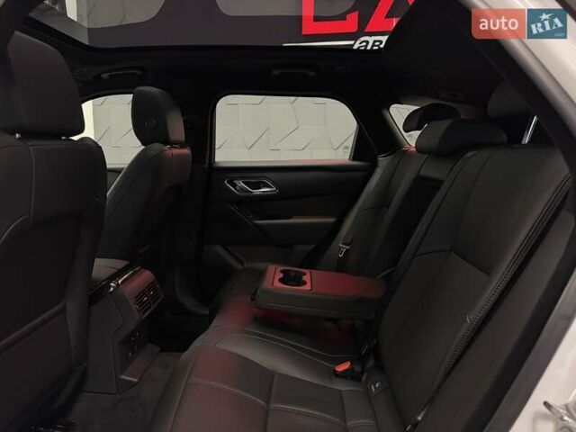 Білий Ленд Ровер Рендж Ровер Велар, об'ємом двигуна 2 л та пробігом 1 тис. км за 94500 $, фото 51 на Automoto.ua