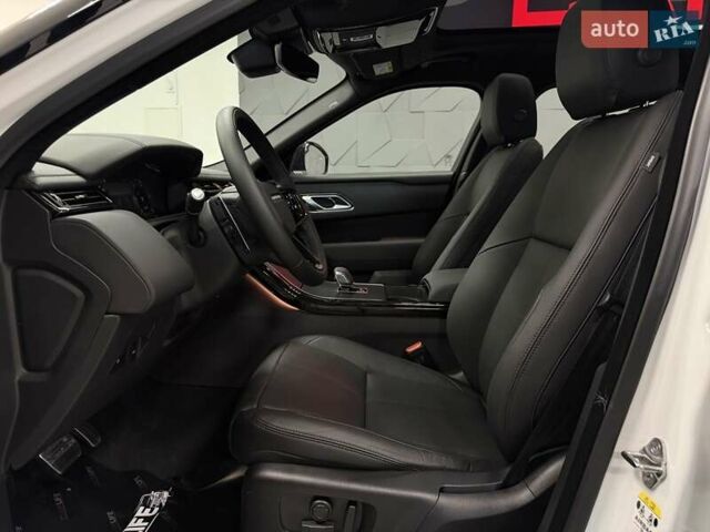 Білий Ленд Ровер Рендж Ровер Велар, об'ємом двигуна 2 л та пробігом 1 тис. км за 94500 $, фото 44 на Automoto.ua