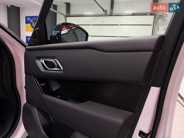 Білий Ленд Ровер Рендж Ровер Велар, об'ємом двигуна 2 л та пробігом 1 тис. км за 94500 $, фото 57 на Automoto.ua