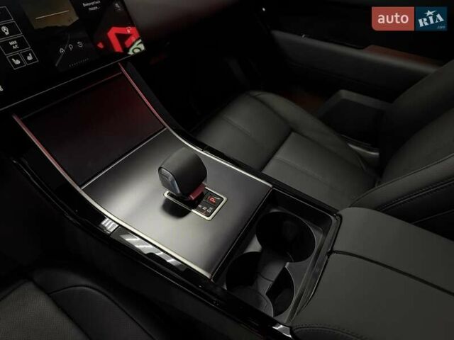 Білий Ленд Ровер Рендж Ровер Велар, об'ємом двигуна 2 л та пробігом 1 тис. км за 94500 $, фото 35 на Automoto.ua